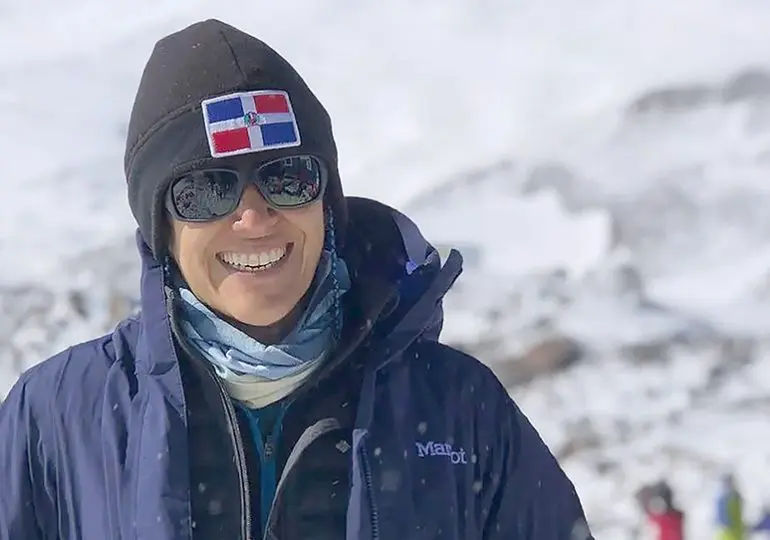 La dominicana Thais Herrera hace historia en alcanzar la cima del Monte Everest