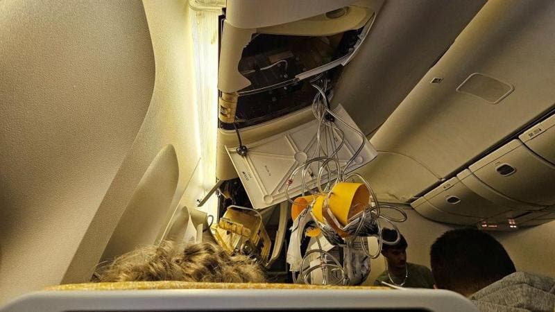 Cajas negras del avión de Singapore Airlines revelaron cómo fue el brusco descenso