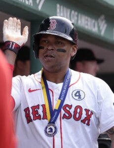 Devers batea jonrón y triple; Castillo lanza inmensamente