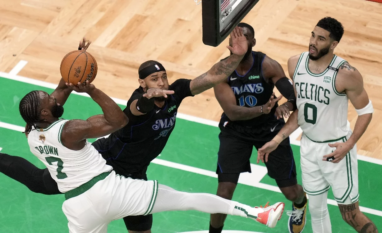 Dallas con urgencia de ganar hoy ante Celtics