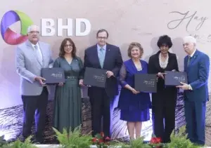 BHD con edición conmemorativa de poema Pedro Mir