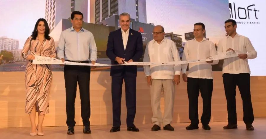 Yudith García, David Collado, Luis Abinader, Roberto Chapur, Rodrigo Chapur y Rafael Chapur.