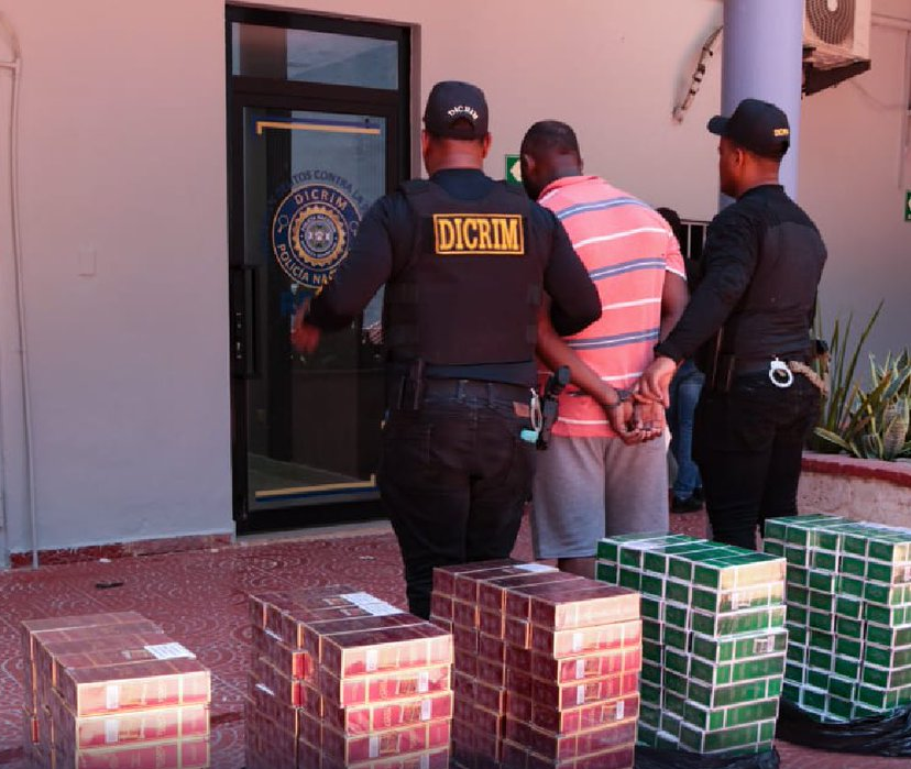 Policía apresa a un hombre que transportaba cerca de 8,000 unidades de cigarrillos de forma ilegal