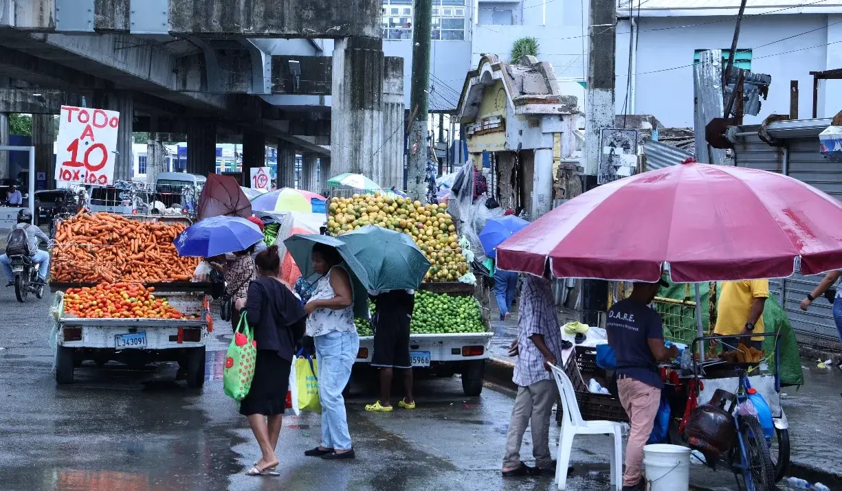 Vendedores crean desorden entorno estación de Metro