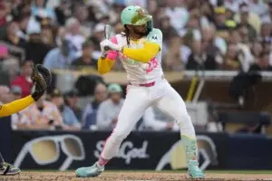 Fernando Tatis Jr. incluido a la lista de lesionados por una reacción de estrés en el fémur derecho