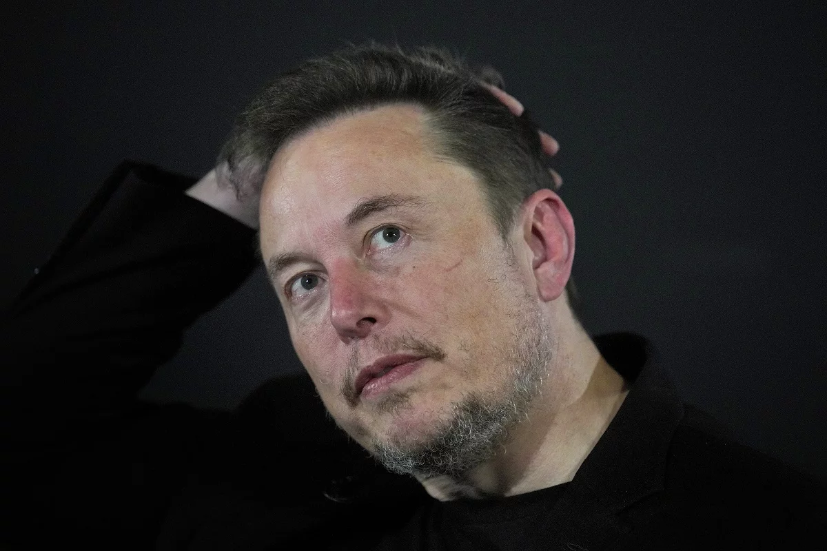 Elon Musk amenaza con prohibir los dispositivos Apple en sus empresas si incorporan OpenAI