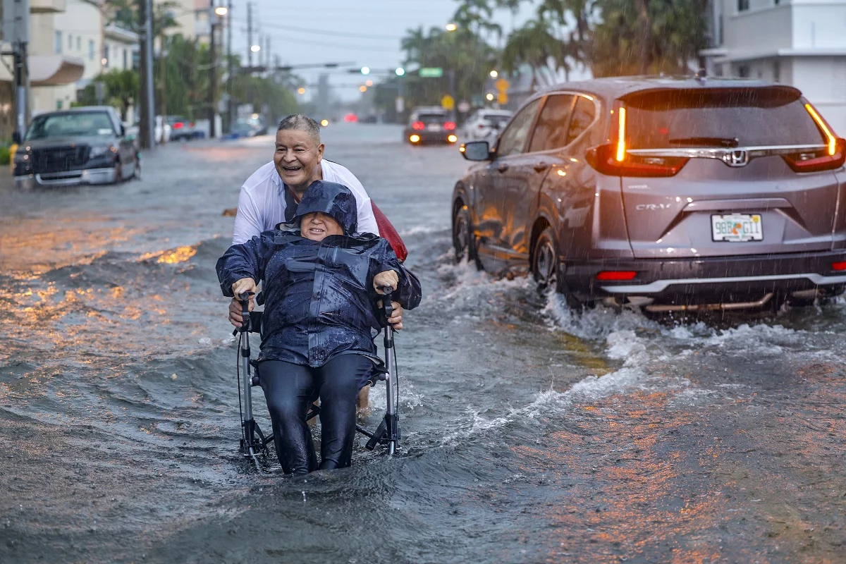 Inundaciones y vuelos cancelados en Florida dejan lluvias que no cesarán hasta el sábado