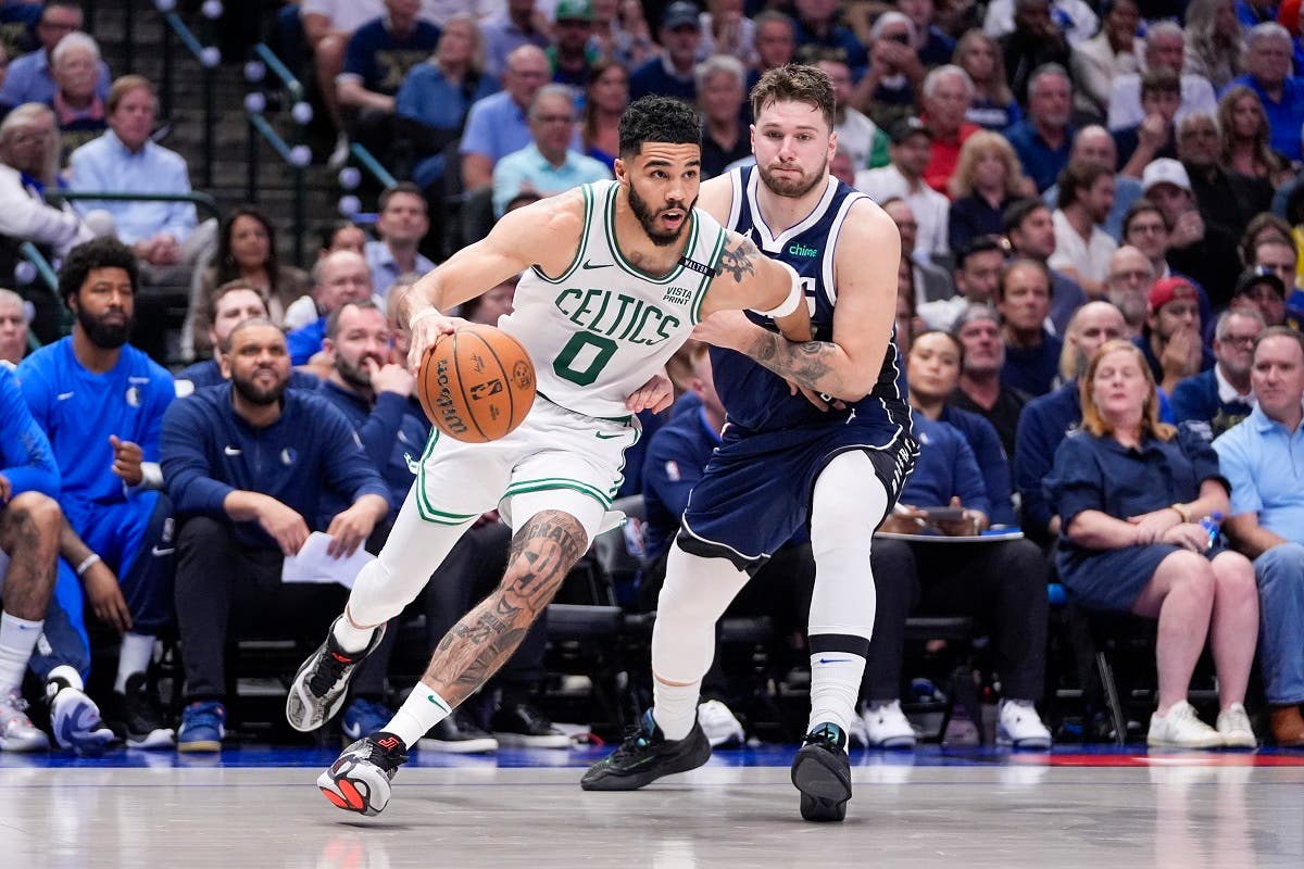 Los Celtics plantan su bandera en Dallas y acarician el anillo