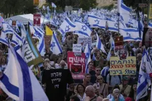 Miles de israelíes protestan frente Parlamento para pedir elecciones y acuerdo de rehenes