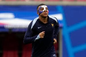 La disponibilidad de Mbappé se cierne sobre el cierre del grupo de Francia con Polonia