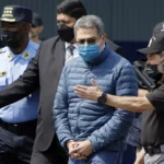 El expresidente de Honduras, Juan Orlando Hernández es condenado a 45 años de cárcel en Nueva York