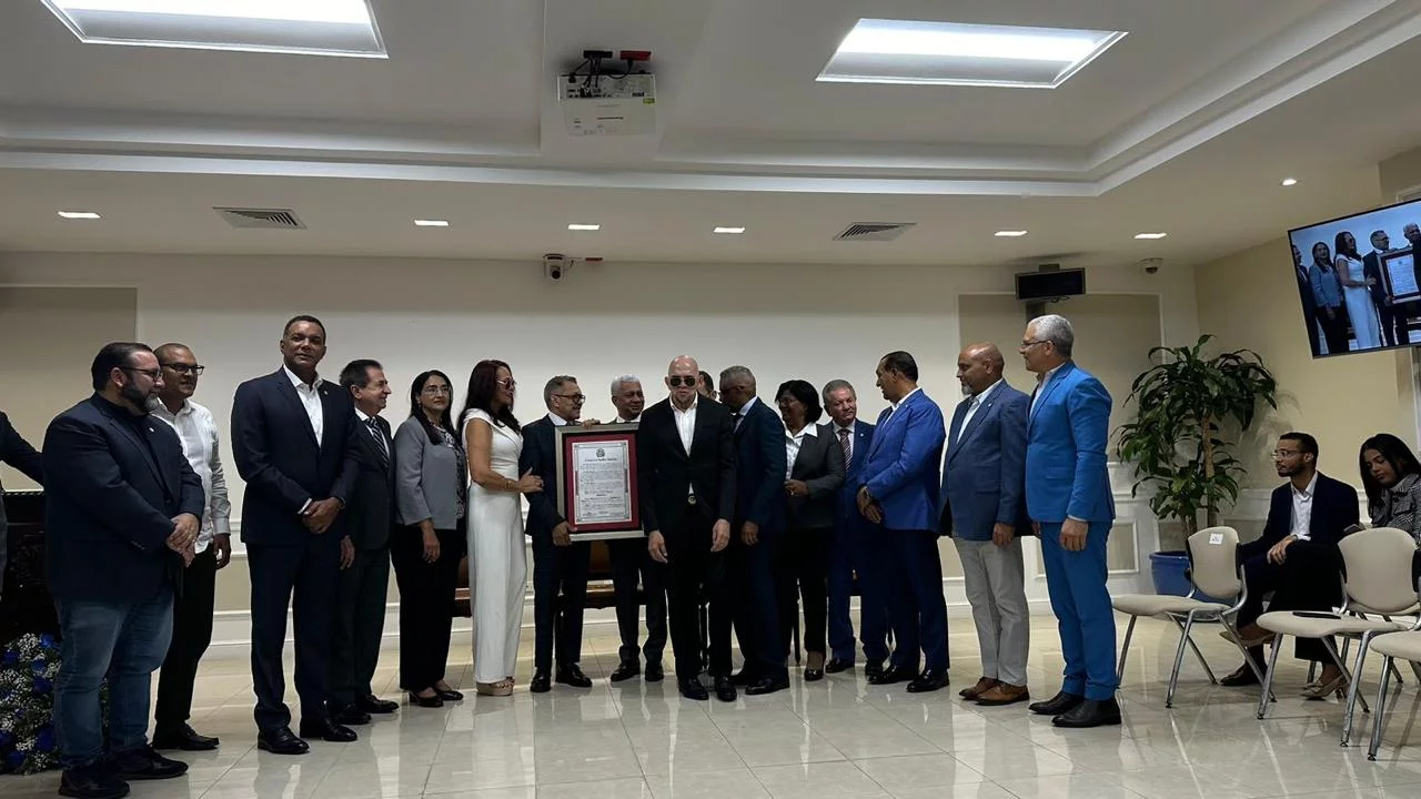 Durante la entrega del reconocimiento
