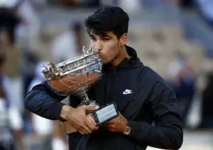 Alcaraz vence a Zverev en la final del Abierto de Francia, su tercer título de Grand Slam