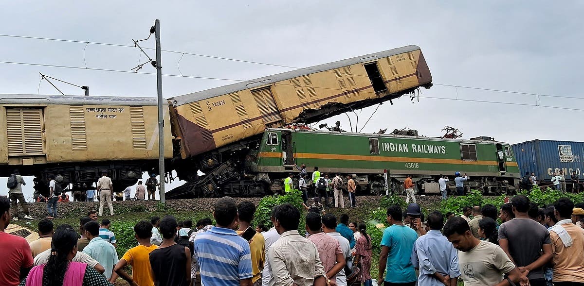 Al menos 15 muertos en un choque de trenes en el este de India