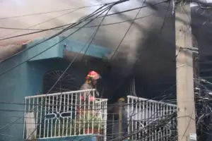 Fuego consume tres viviendas en ensanche La Fe: al menos 3 perritos Yorkshire calcinados