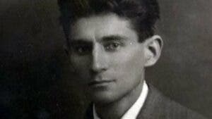 100 años sin Kafka: cinco libros imprescindibles del “santo de la literatura”