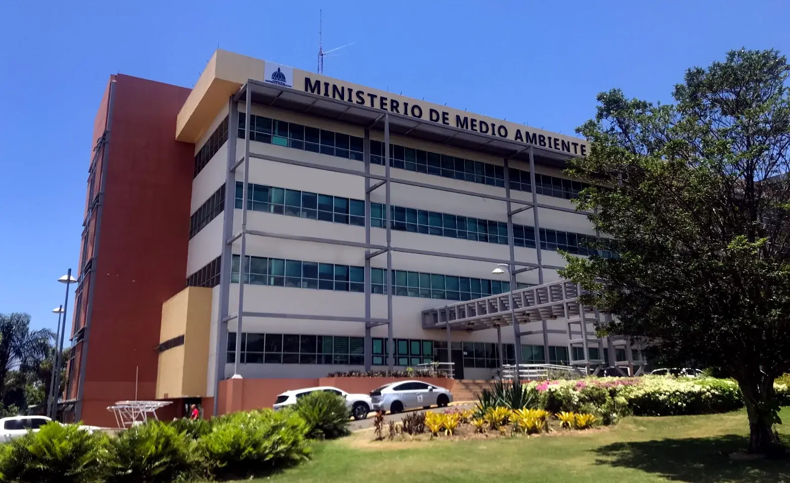 Medio Ambiente dice continúa con su proceso de saneamiento y fortalecimiento institucional con transparencia y respeto