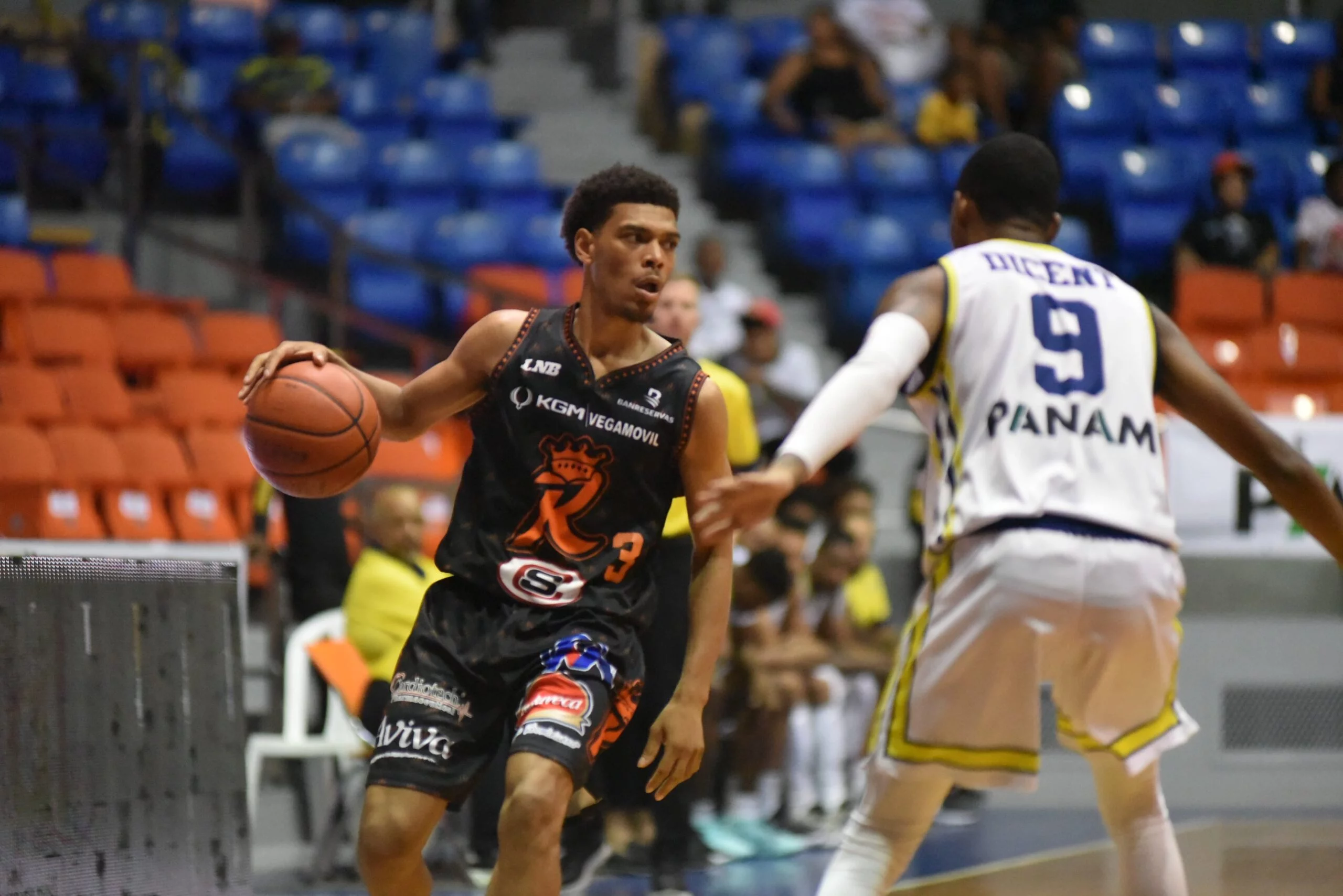 Carter y Manley llevan a Reales a puerto seguro ante Metros