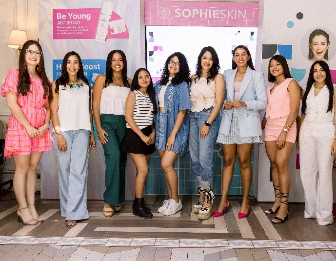 Iamdra Fermín, Lily Mateo, Alison Tavera, Yadhid Gómez, Zaida Henríquez, Mayi Aristy, Orelys Sánchez y las gemelas Filpo. Iamdra Fermín, Lily Mateo, Alison Tavera, Yadhid Gómez, Zaida Henríquez, Mayi Aristy, Orelys Sánchez y las gemelas Filpo.