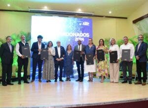 Fundación Innovati distingue a personalidades