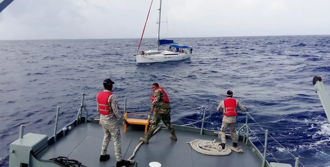 La Armada de República Dominicana rescata a cuatro extranjeros que estaban a la deriva en un velero