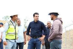 Wellington Arnaud supervisa construcción de nuevo acueducto de Navarrete