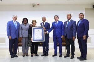 Senado reconoce a la exministra de Educación Jacqueline Malagón