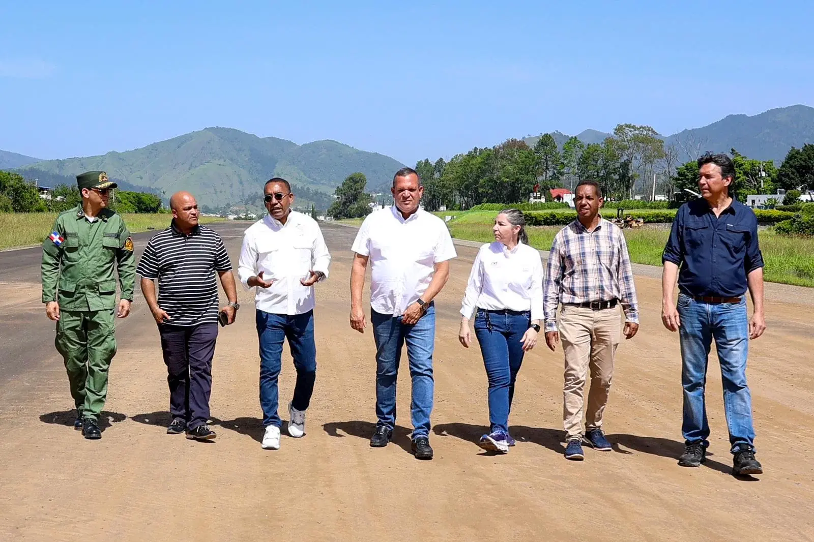 Director Departamento Aeroportuario evalúa daños por lluvias en aeropuerto Constanza