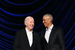 Biden recauda más de 28 millones de dólares en un acto en Los Ángeles junto a Obama