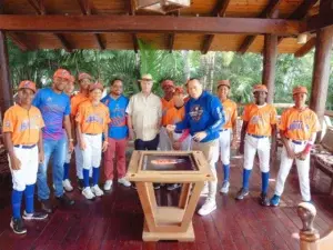 «Amen el béisbol, pero estudien» El consejo de Hipólito Mejía e Igor Rodríguez a los niños