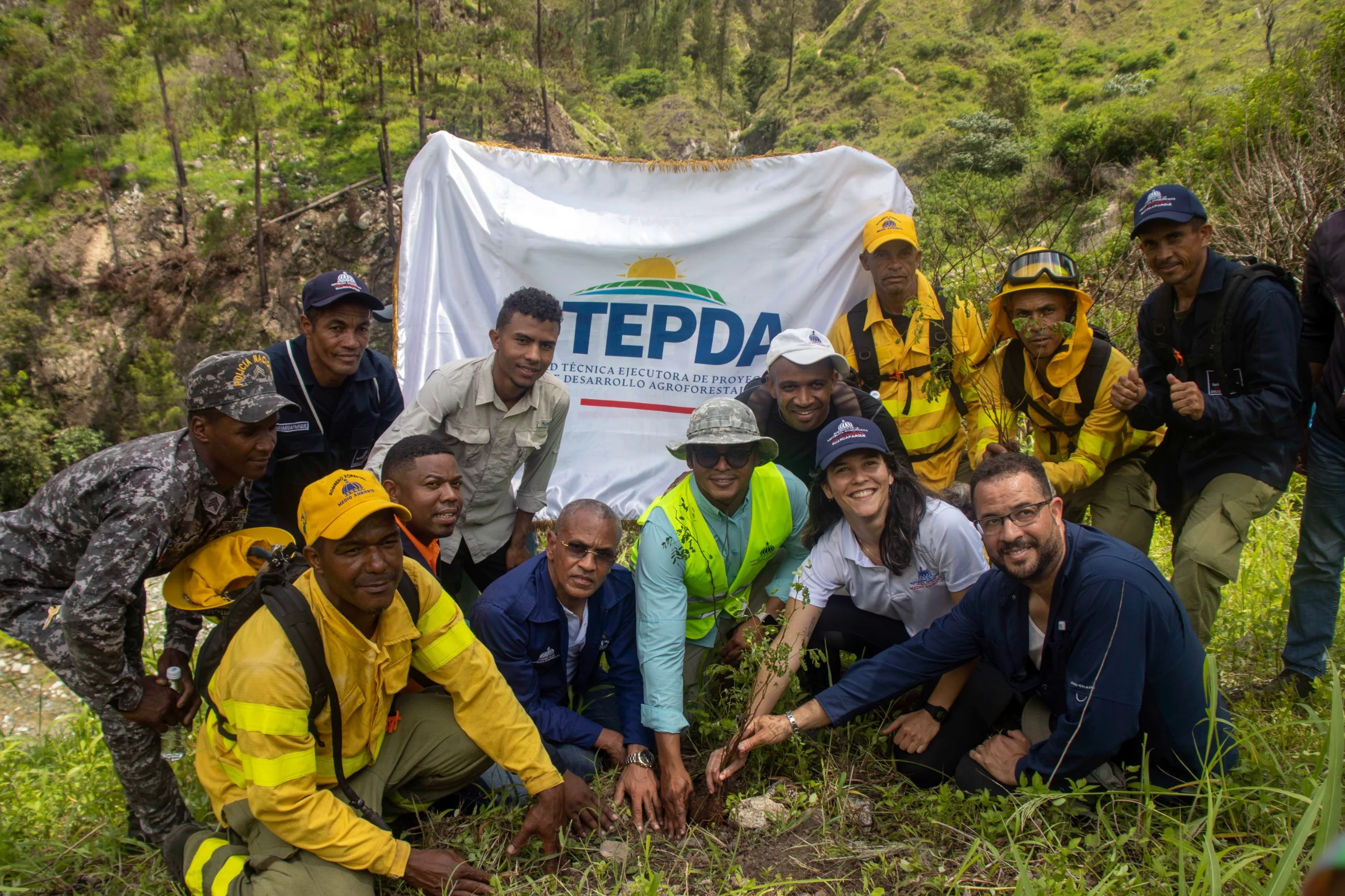 Medio Ambiente reforesta el Parque Nacional José del Carmen Ramírez