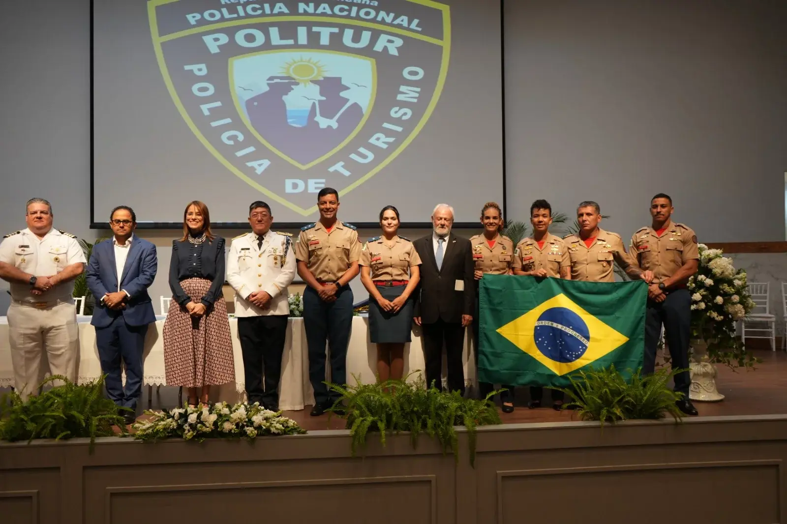 Politur celebra cuadragésimo noveno aniversario de su creación