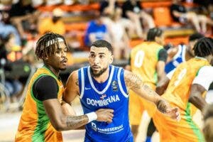 Selección nacional de basket llega a Grecia; anuncian los 12 para repechaje olímpico