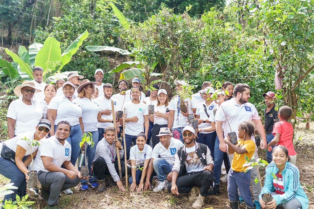 La Unión de Familias reforesta en Los Cacaos en San Cristóbal