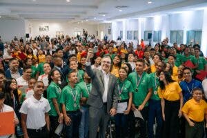 Presidente Abinader encabeza acto de reconocimiento a estudiantes que ganaron Olimpiadas Escolares