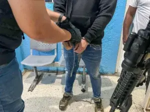 Autoridades extraditan a dos dominicanos a Estados Unidos acusados de narcotráfico y asesinato