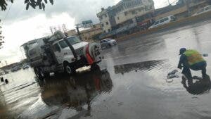 ADN refuerza trabajos preventivos de limpieza de imbornales y filtrantes ante el paso del huracán Beryl