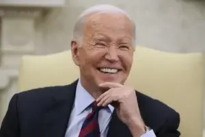 Biden se equivoca y presenta a Zelenski como “presidente Putin” en cumbre de la OTAN