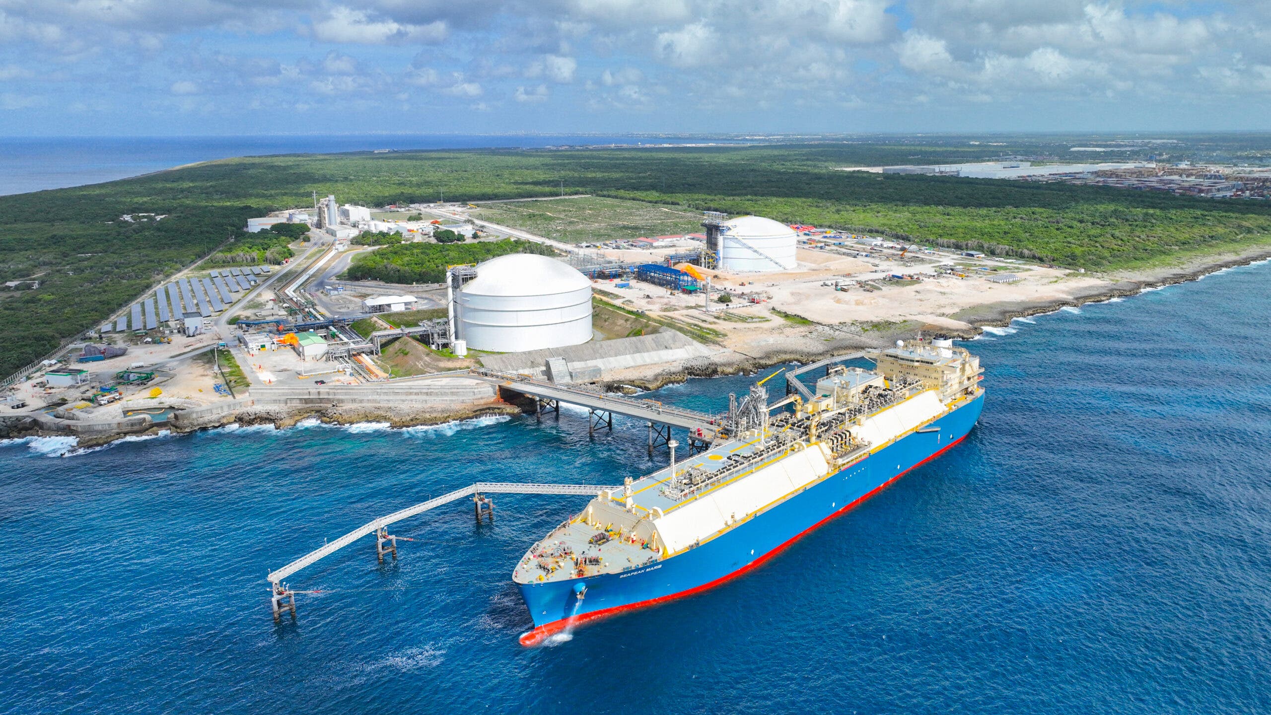 AES Dominicana y ENADOM finalizan integración de sus dos infraestructuras de gas natural de manera exitosa