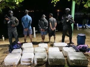 Arrestan tres hombres con 322 paquetes de cocaína y marihuana en La Altagracia