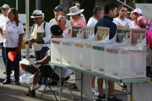 Abren los centros de votación en la mayoría del territorio de México