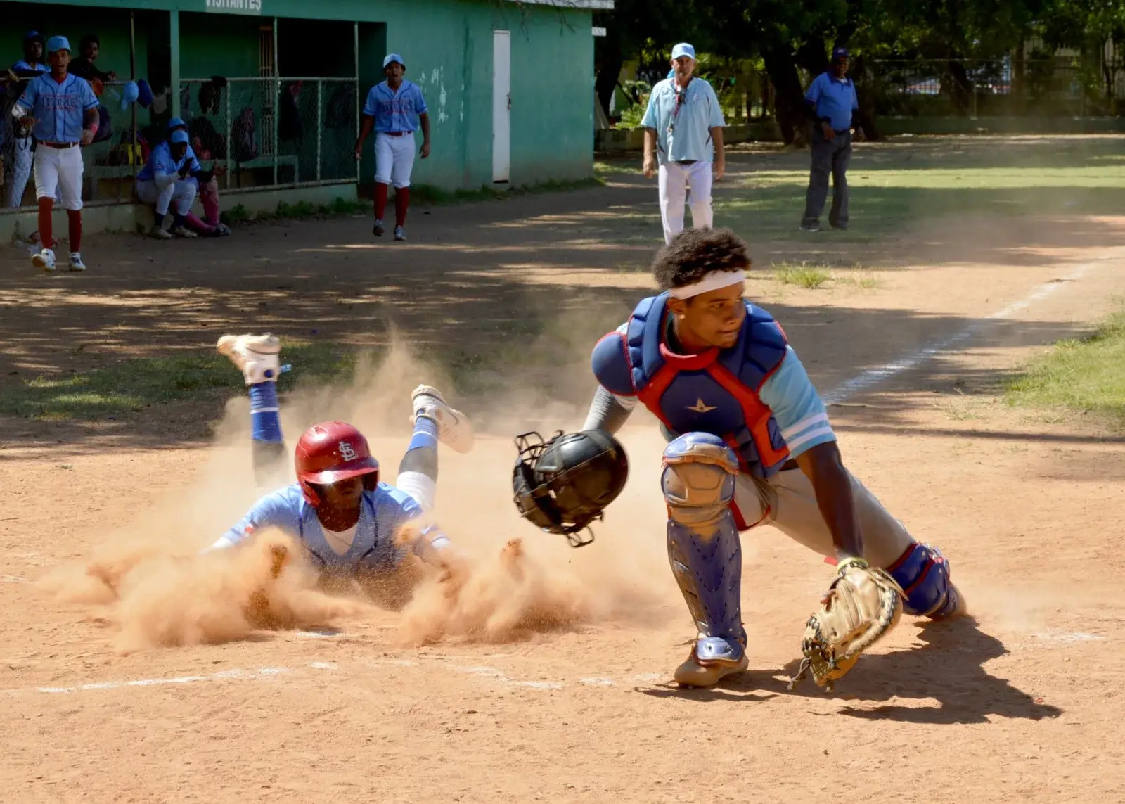 Villa Francisca toman el control de la serie final 2-1 del Doble A del Distrito 