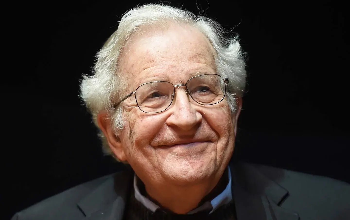 El intelectual Noam Chomsky es dado de alta de un hospital de São Paulo