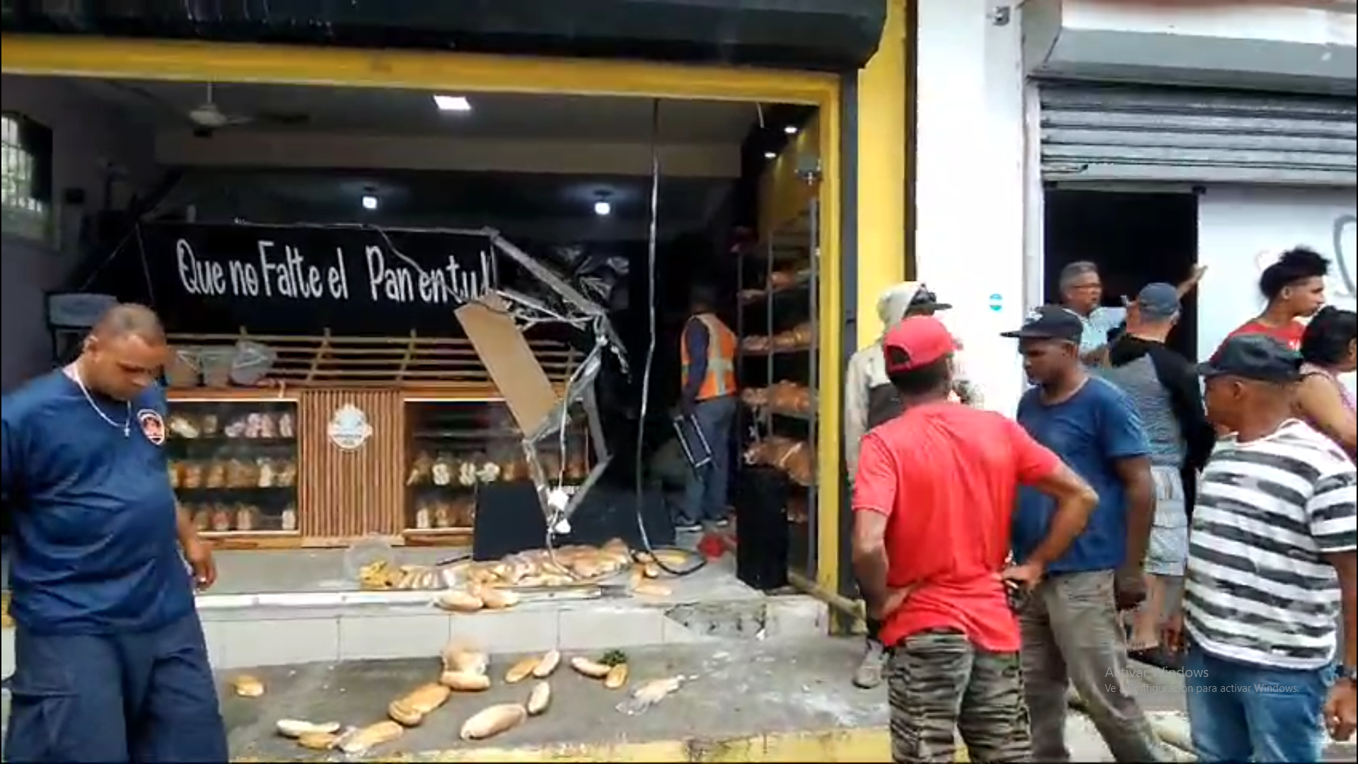 Al menos cinco heridos graves tras explotar panadería en La Vega