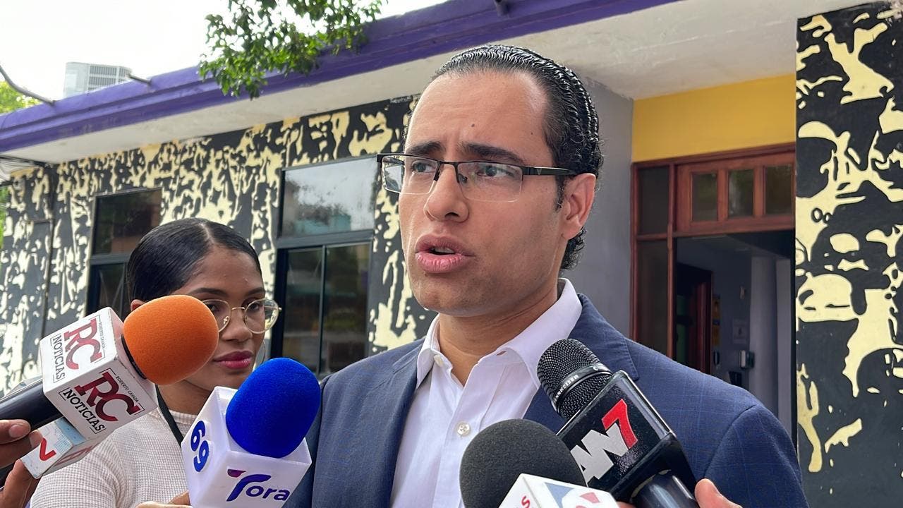 Juan Ariel no ve necesario aumentar impuestos y crítica «gastos superfluos» del gobierno 