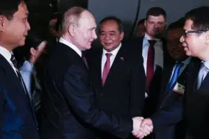 Putin llega a Vietnam en gira asiática procedente de Corea del Norte