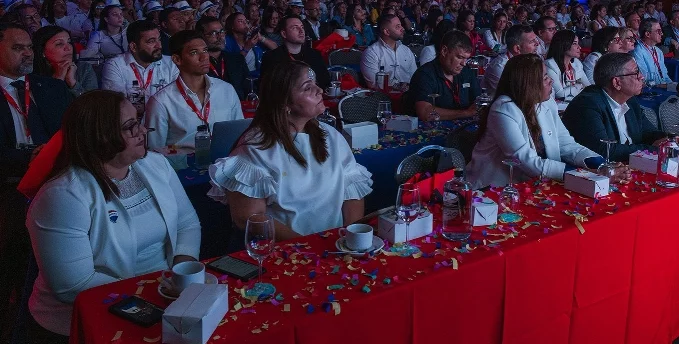 Los ejecutivos de ventas de la empresa RE/MAX, durante la convención.