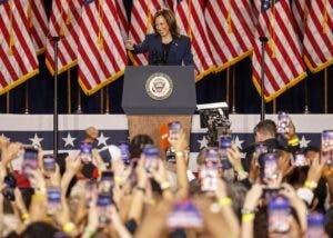 Kamala mejora los números, pero sigue detrás de Trump