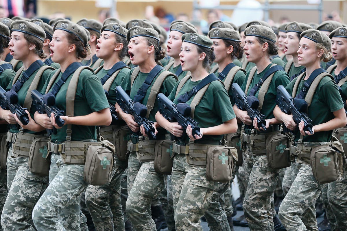 La OTAN entregará 7 millones de dólares en equipamientos para mujeres soldado de Ucrania