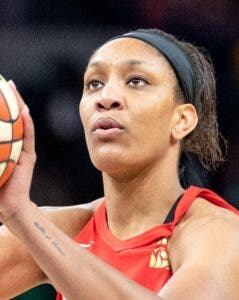 Equipo USA derrota Japón en baloncesto femenino